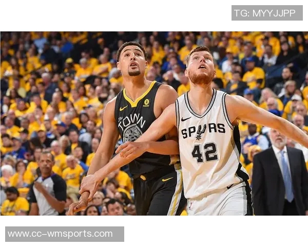 克莱女友晒拉布布穿球衣秀恩爱引发网友热议与羡慕